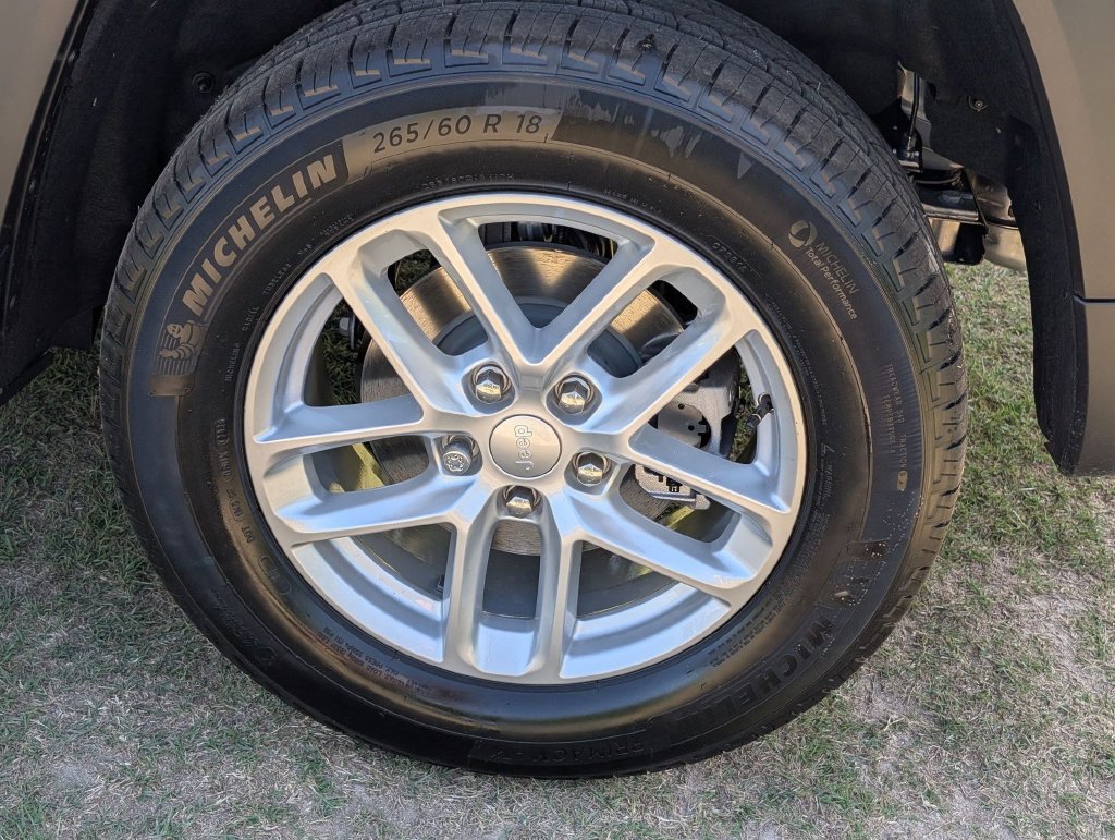New 2026 Jeep Grand Cherokee Laredo RWD image 8