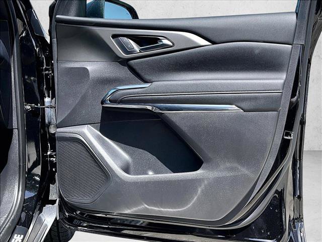 Used 2025 Chevrolet Traverse LT FWD image 19