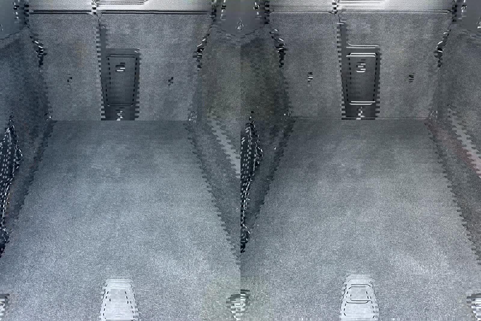 Used 2018 Volvo XC60 T5 Momentum w/ Convenience Package image 15