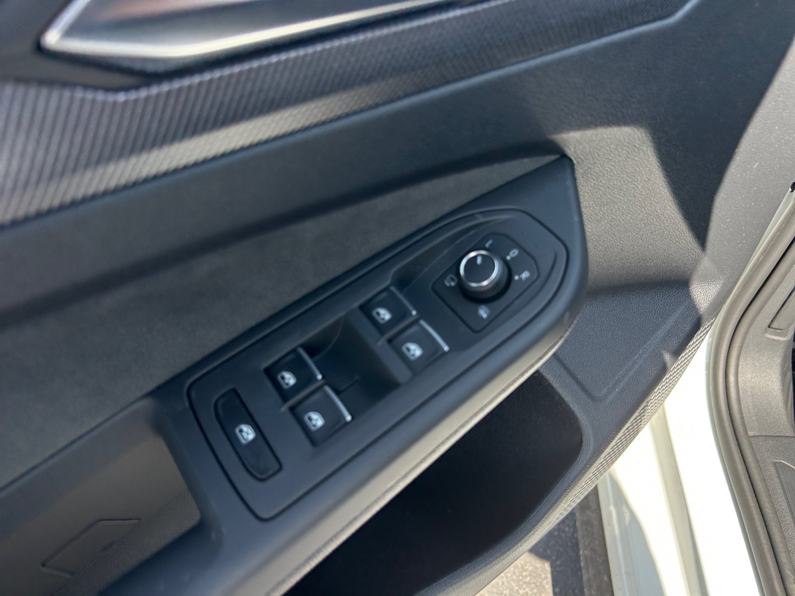 New 2026 Volkswagen Golf SE FWD image 13