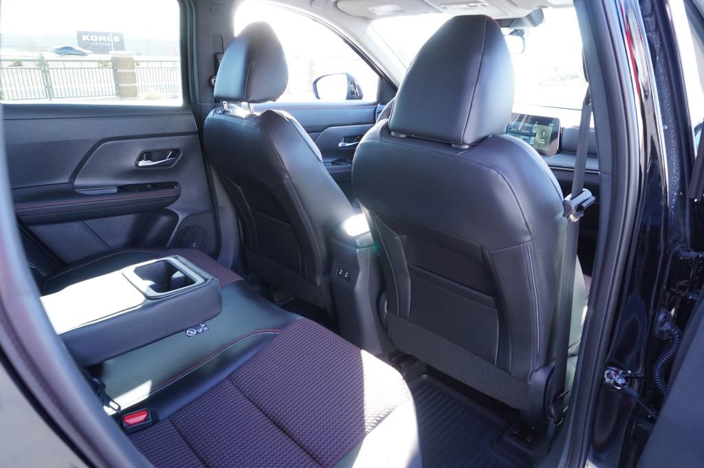 Certified 2025 Nissan Kicks SR FWD image 10