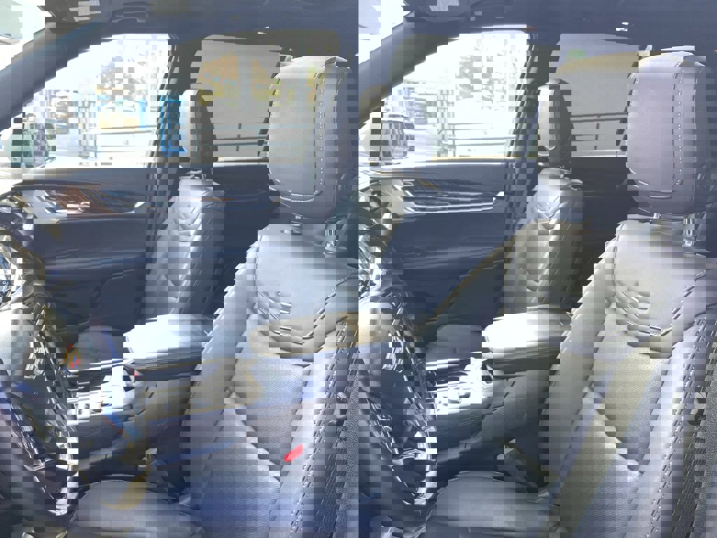 Used 2025 Cadillac XT6 Premium Luxury image 27