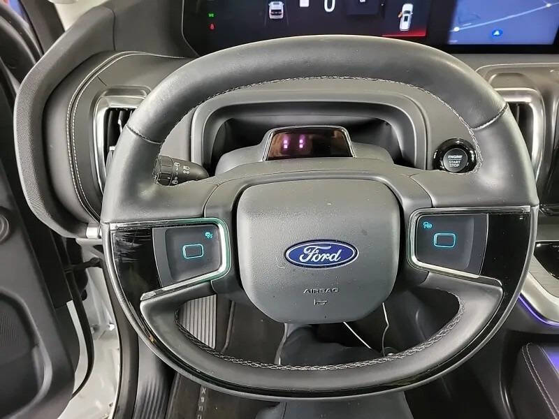 Used 2025 Ford Expedition Max Platinum AWD/4WD image 16