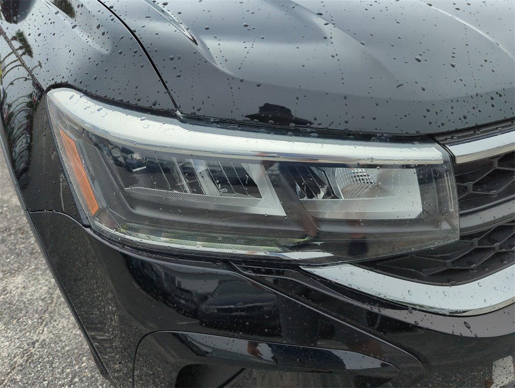 Used 2022 Volkswagen Taos SE w/ Panoramic Sunroof Package image 17