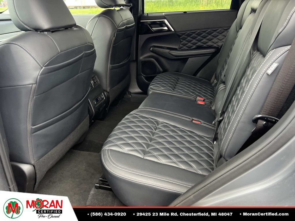 Used 2024 Mitsubishi Outlander SEL FWD image 12