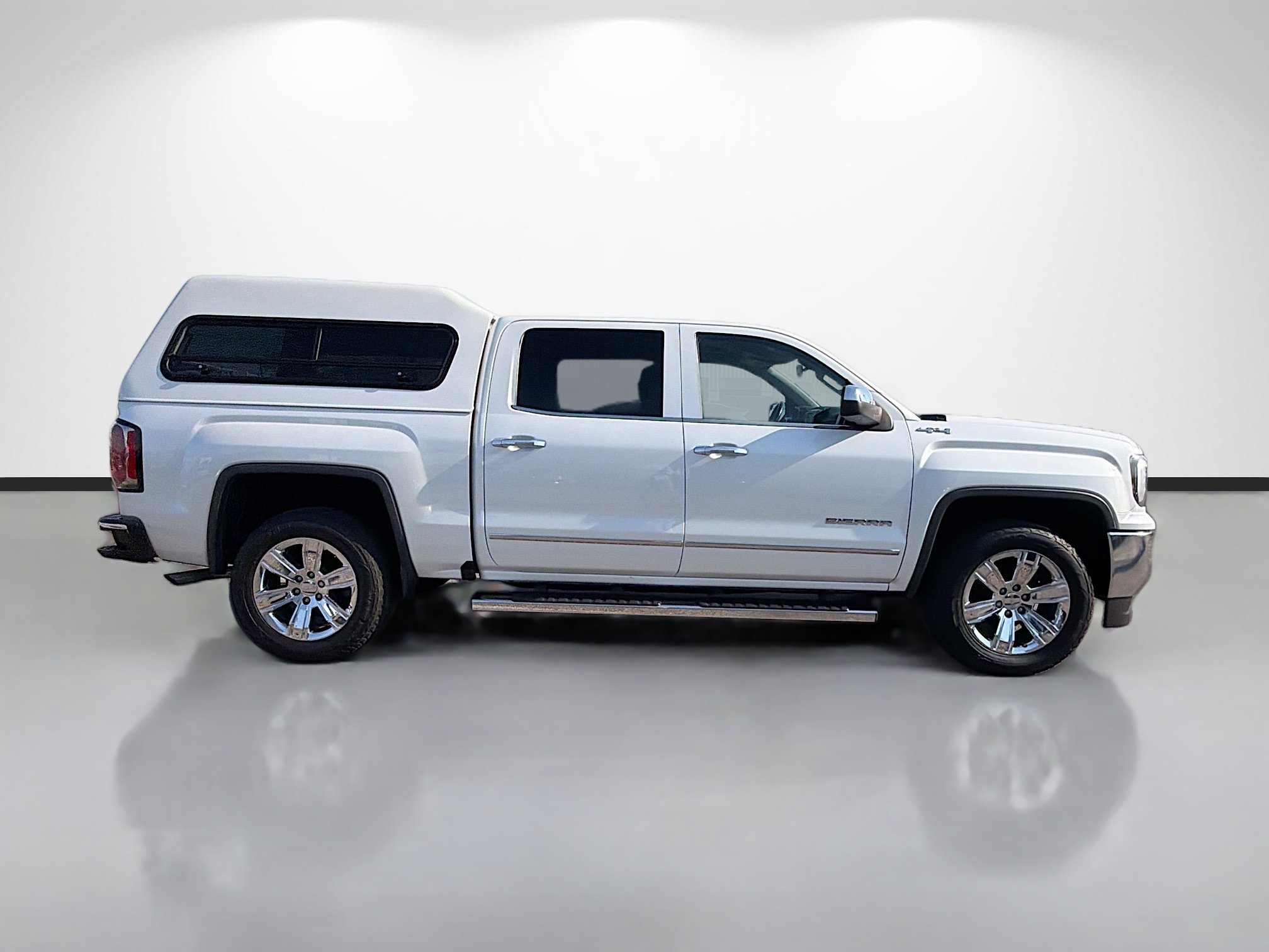 Used 2018 GMC Sierra 1500 SLT image 2