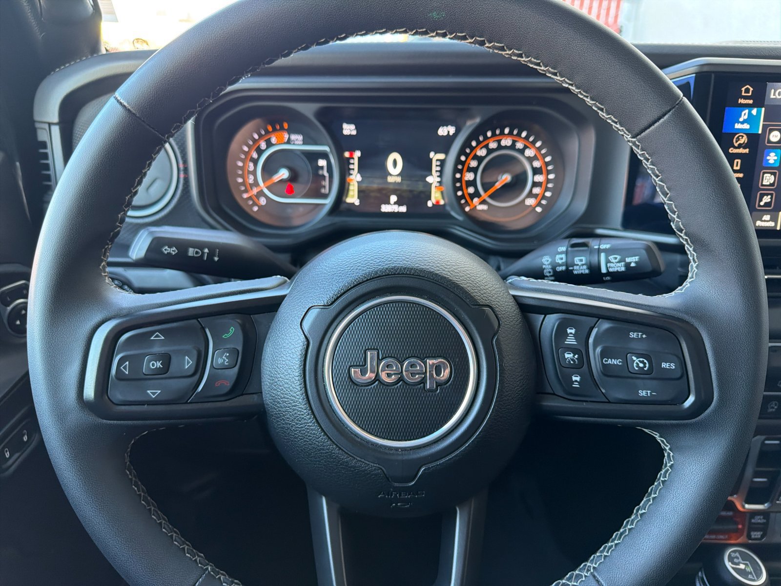 Used 2025 Jeep Wrangler Unlimited Rubicon AWD/4WD image 27