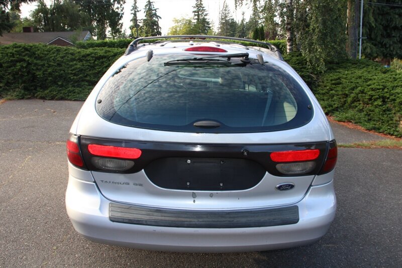 Used 2005 Ford Taurus SE FWD image 10