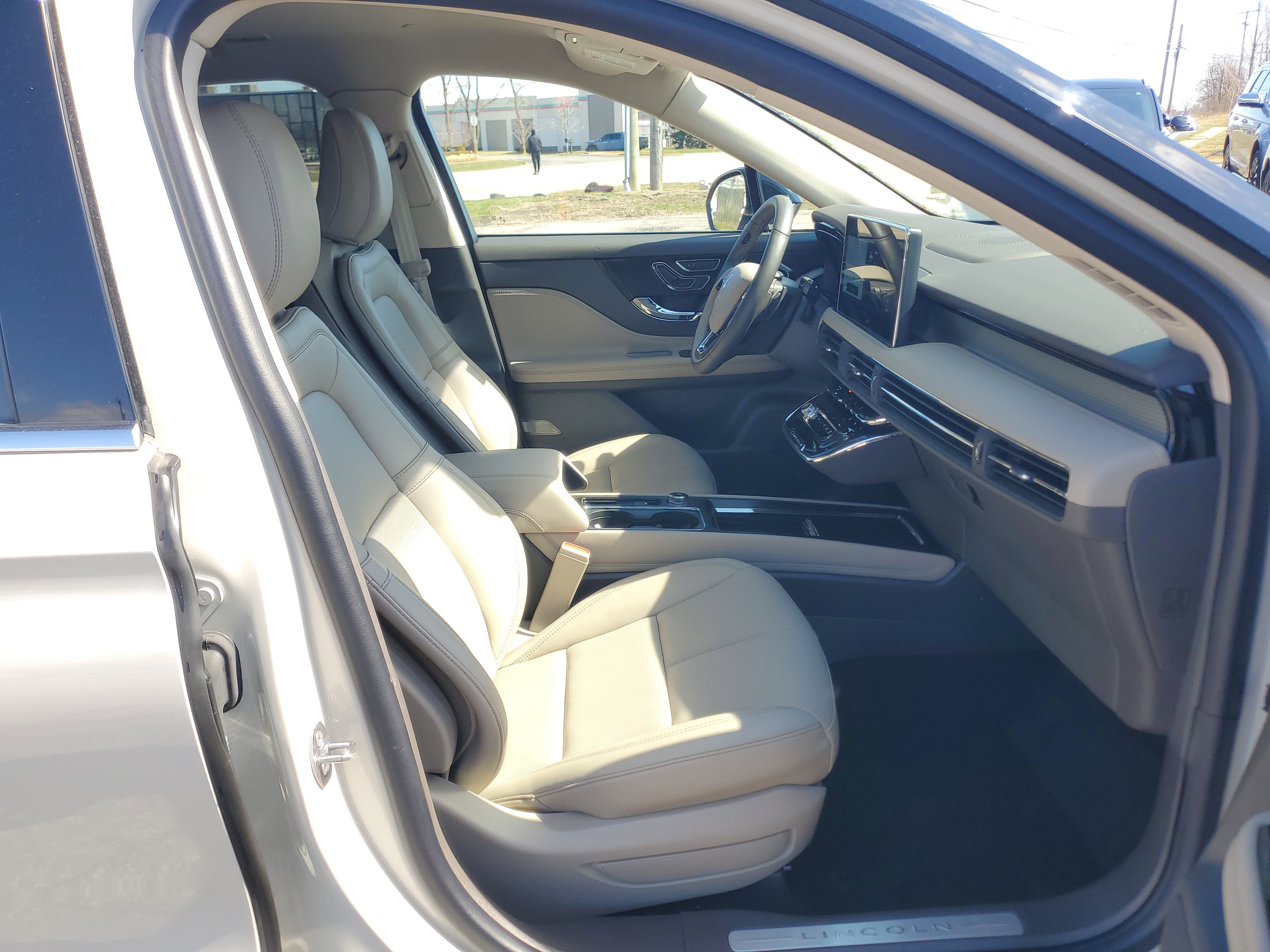 Certified 2024 Lincoln Corsair AWD w/ Equipment Group 101A image 9