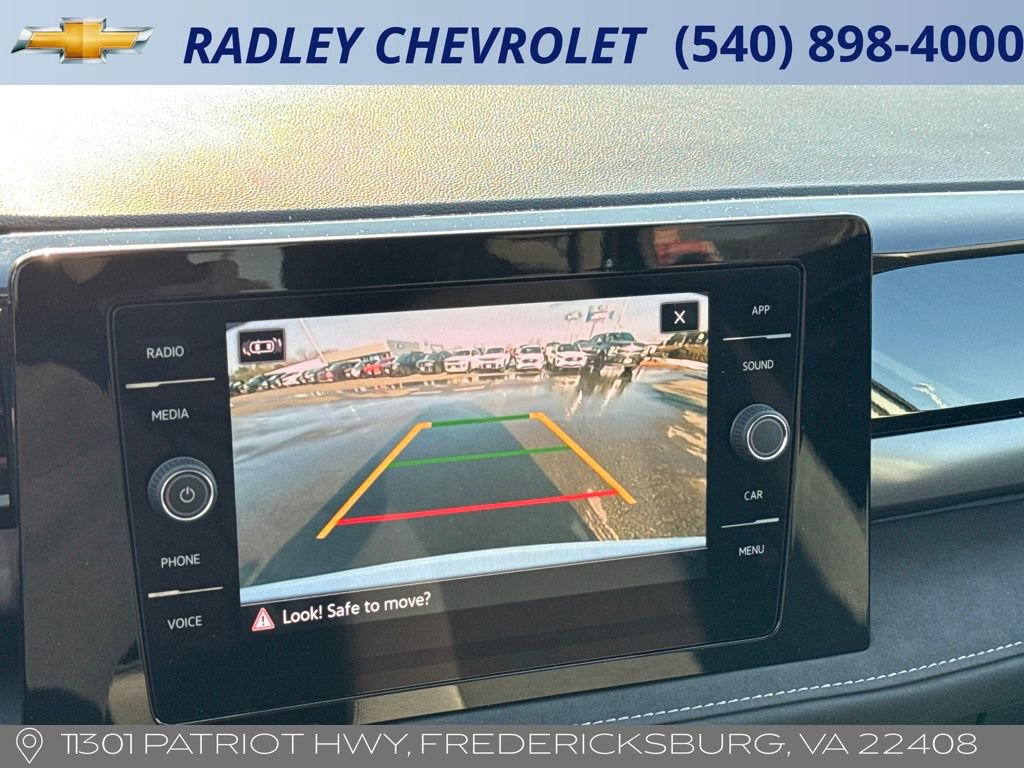 Used 2025 Volkswagen Taos SE image 9