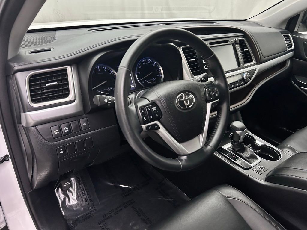 Used 2017 Toyota Highlander XLE image 14