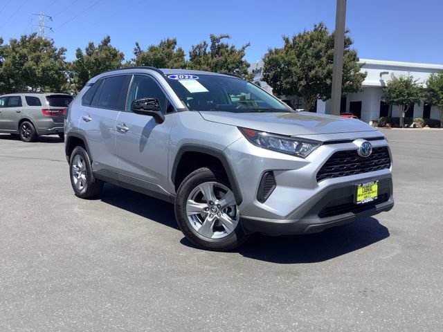 Used 2022 Toyota RAV4 LE AWD/4WD image 2