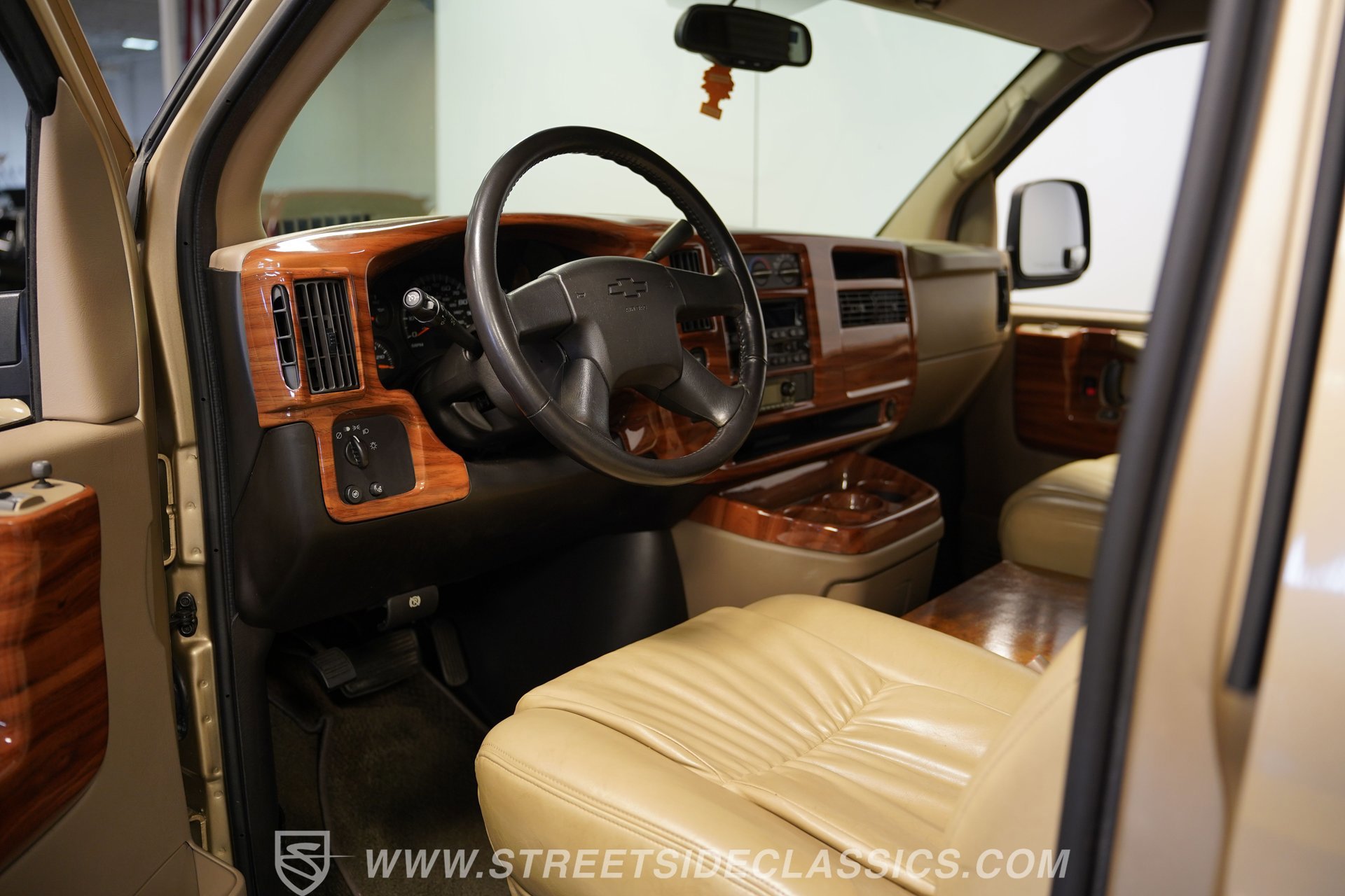 Used 2006 Chevrolet Express 1500 w/ Preferred Equipment Group image 4