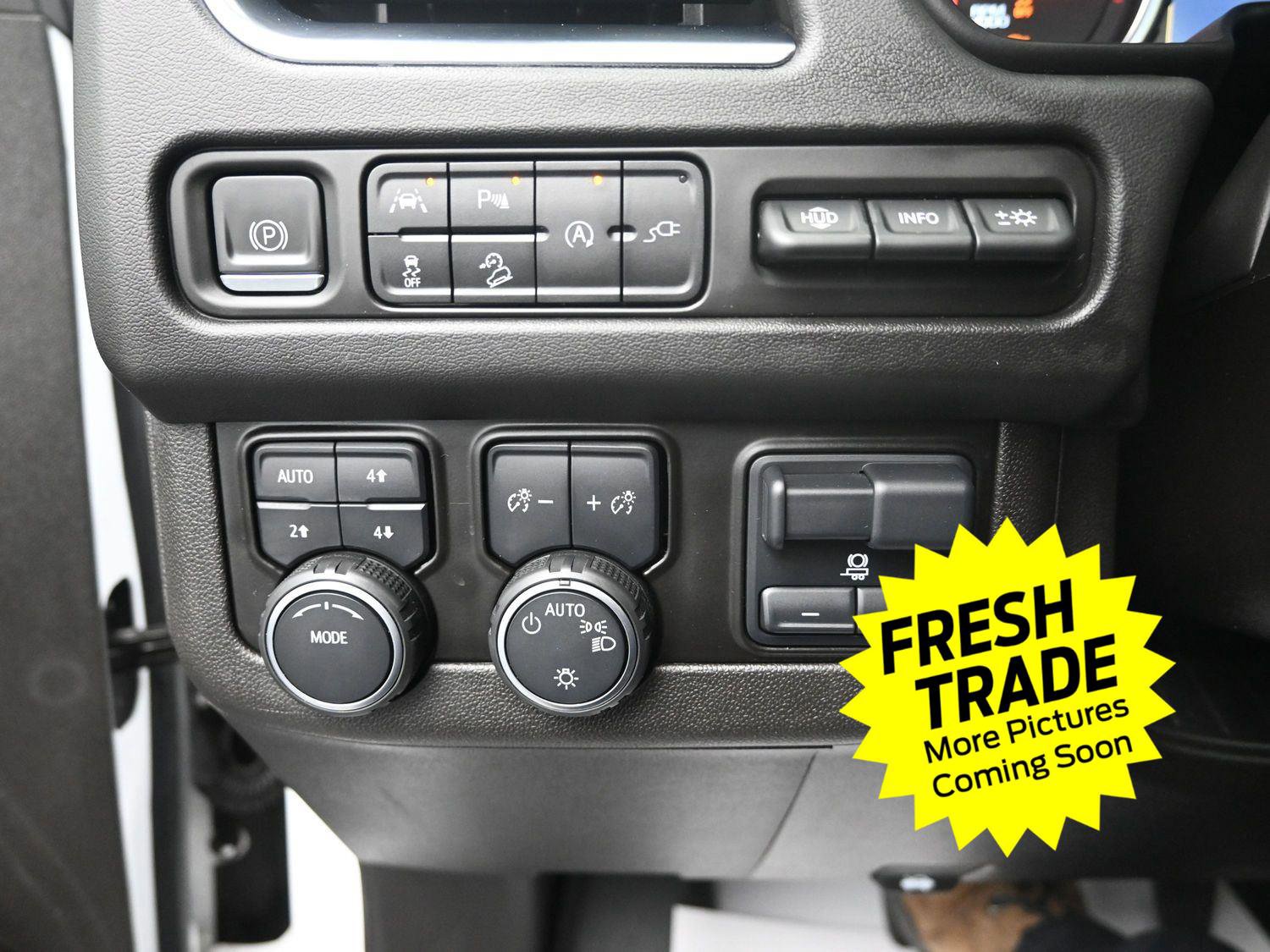 Used 2021 Chevrolet Suburban Premier w/ Premium Package image 26