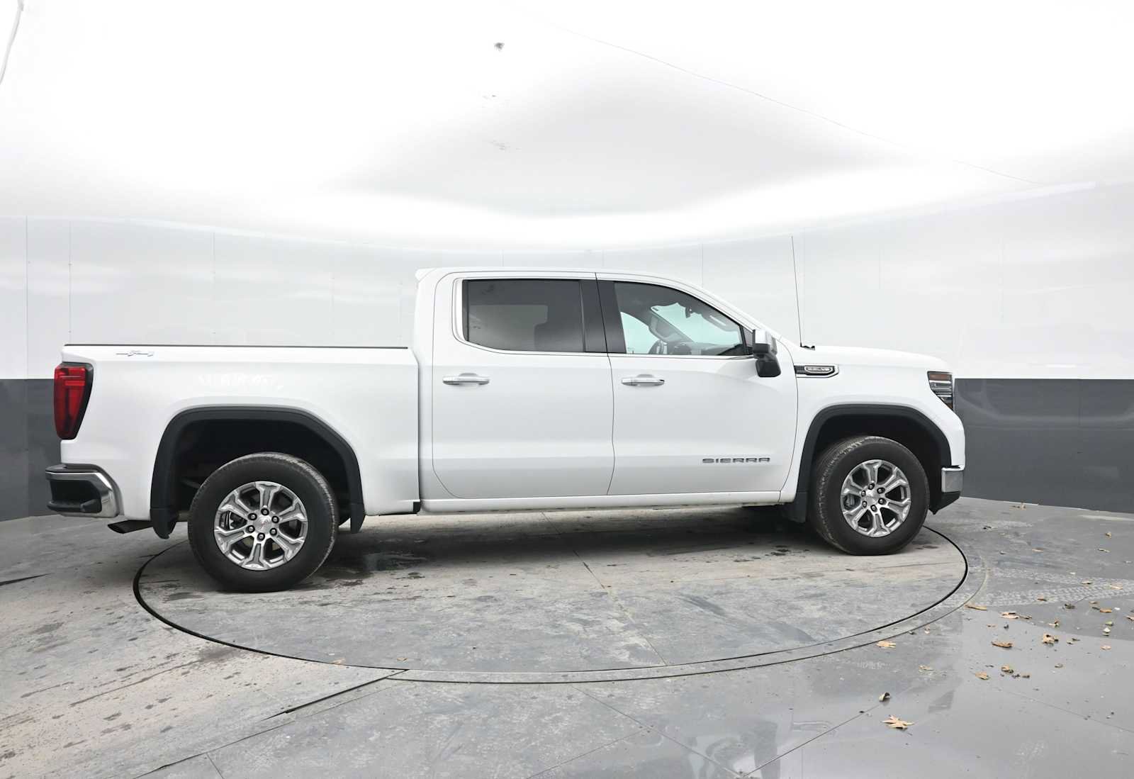 Used 2024 GMC Sierra 1500 SLT image 4