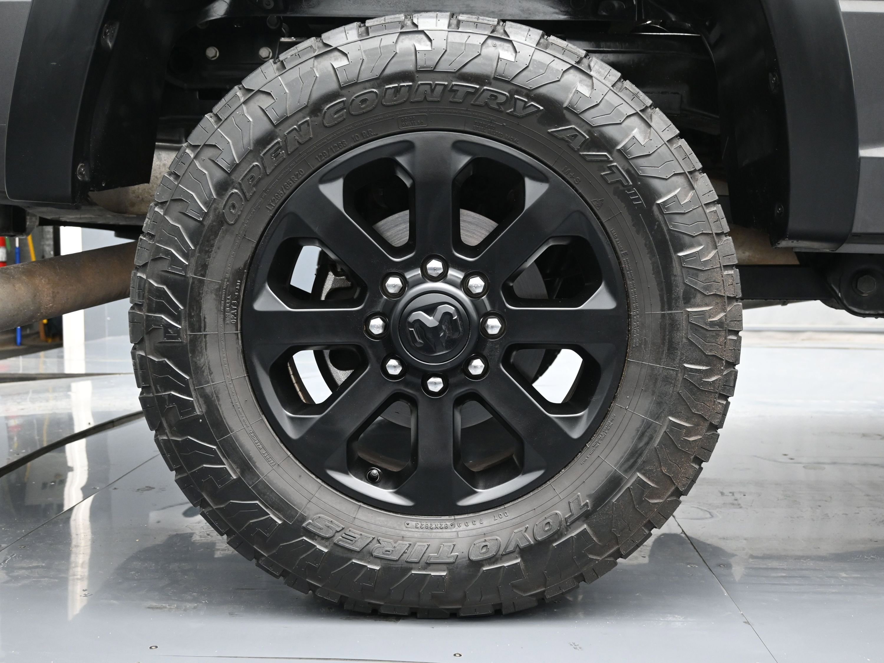 Used 2023 RAM 2500 Laramie w/ Night Edition AWD/4WD image 18