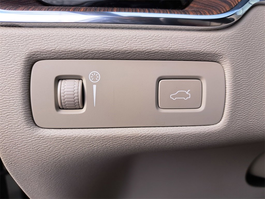 Used 2020 Volvo XC60 T5 Inscription w/ Protection Package image 12