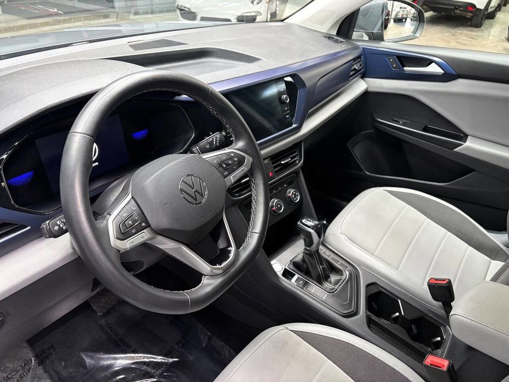 Used 2022 Volkswagen Taos SE FWD image 21
