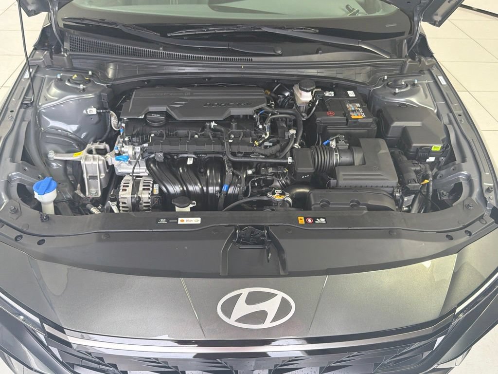 Certified 2025 Hyundai Elantra SEL FWD image 30