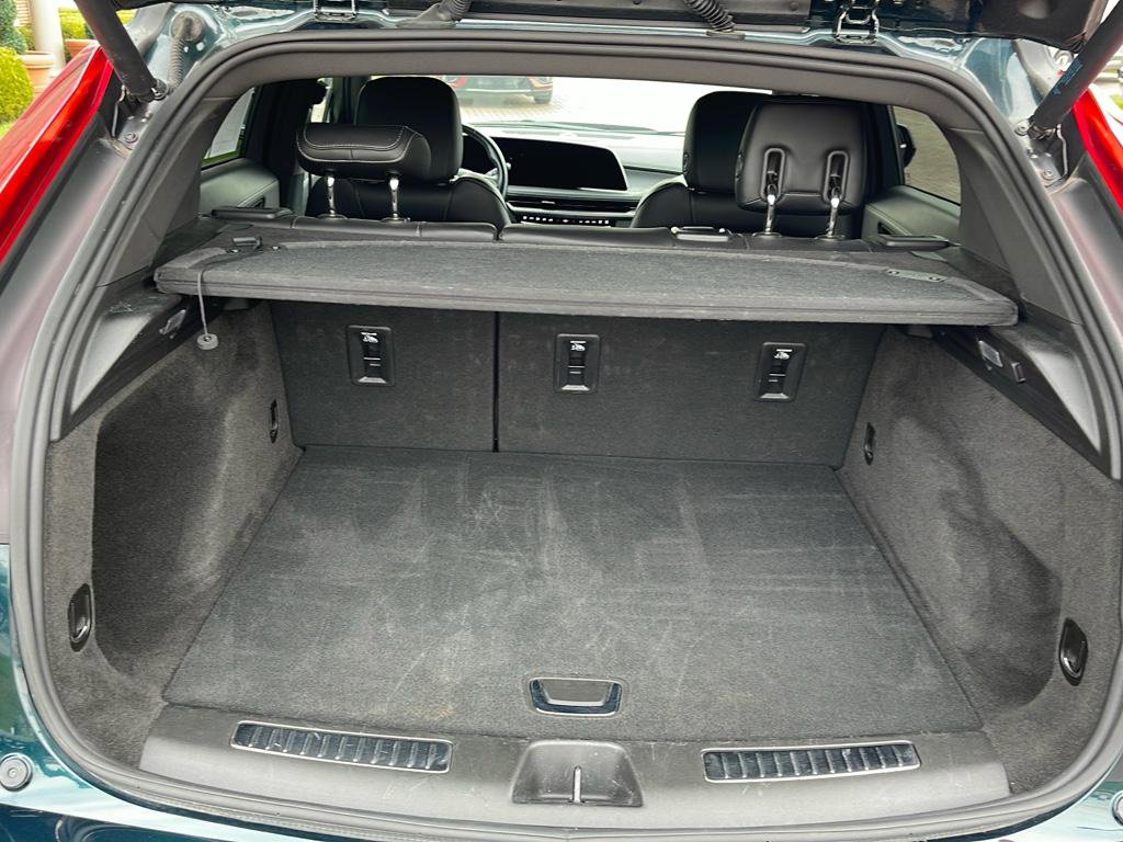 Used 2024 Cadillac XT4 Premium Luxury image 13