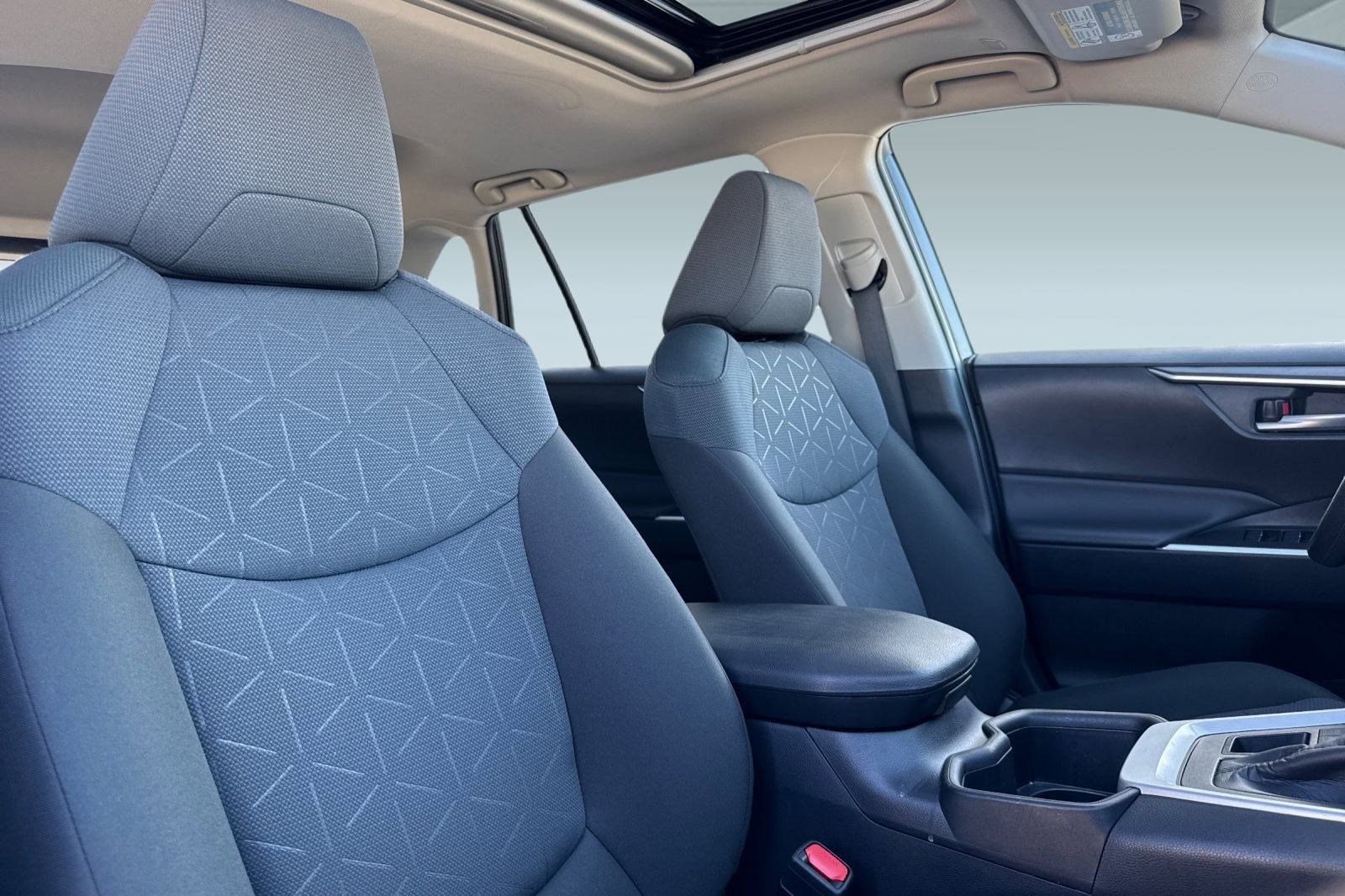 Used 2025 Toyota RAV4 XLE w/ Convenience Package image 31