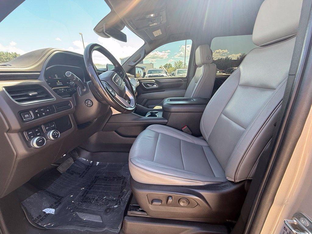Used 2023 GMC Yukon XL SLT w/ SLT Luxury Package AWD/4WD image 10
