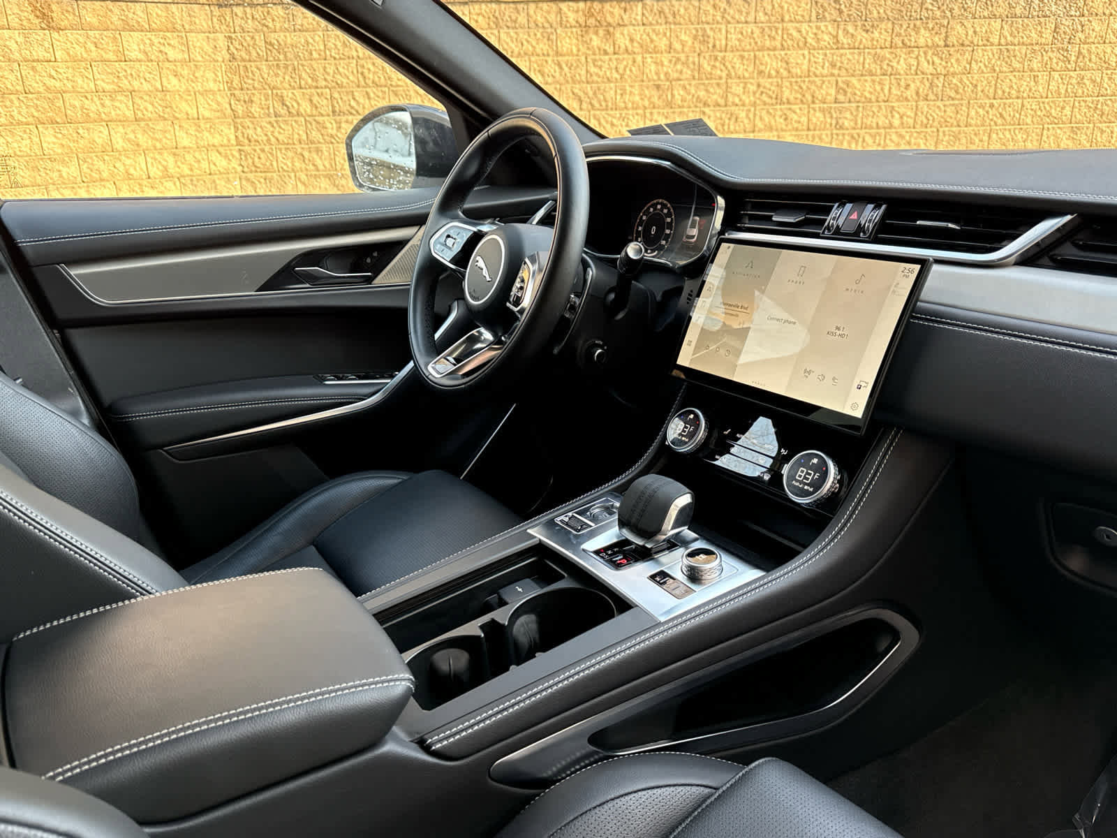 Certified 2025 Jaguar F-PACE R-Dynamic S image 8