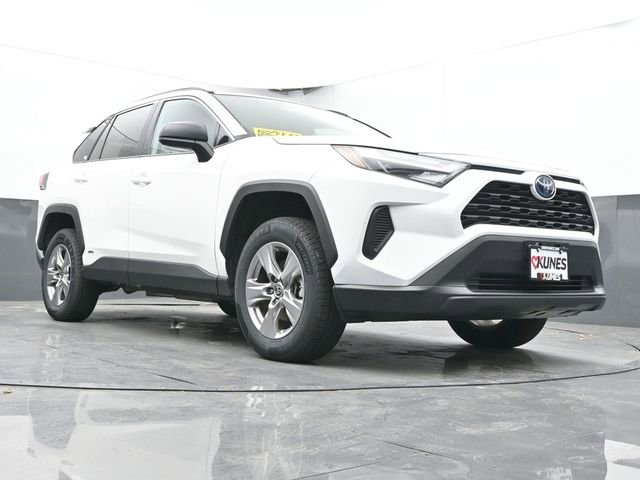 Used 2024 Toyota RAV4 LE AWD/4WD image 40