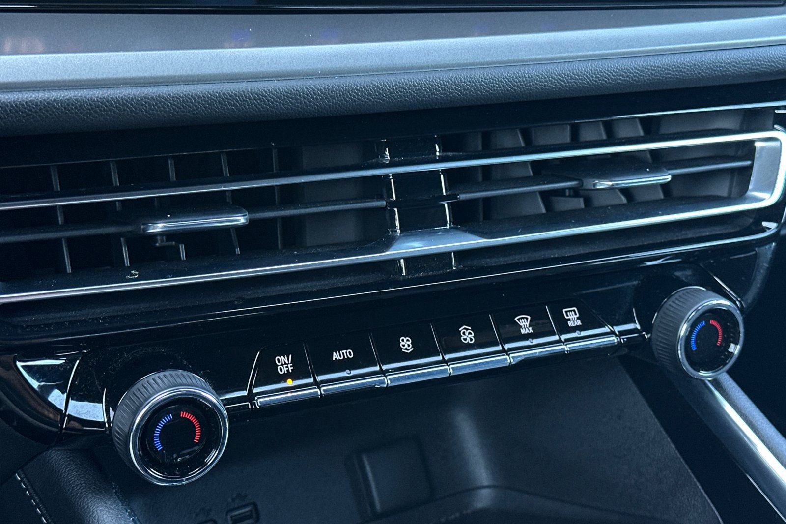 Certified 2025 Chevrolet Traverse LT w/ LPO, Floor Liner Package image 28