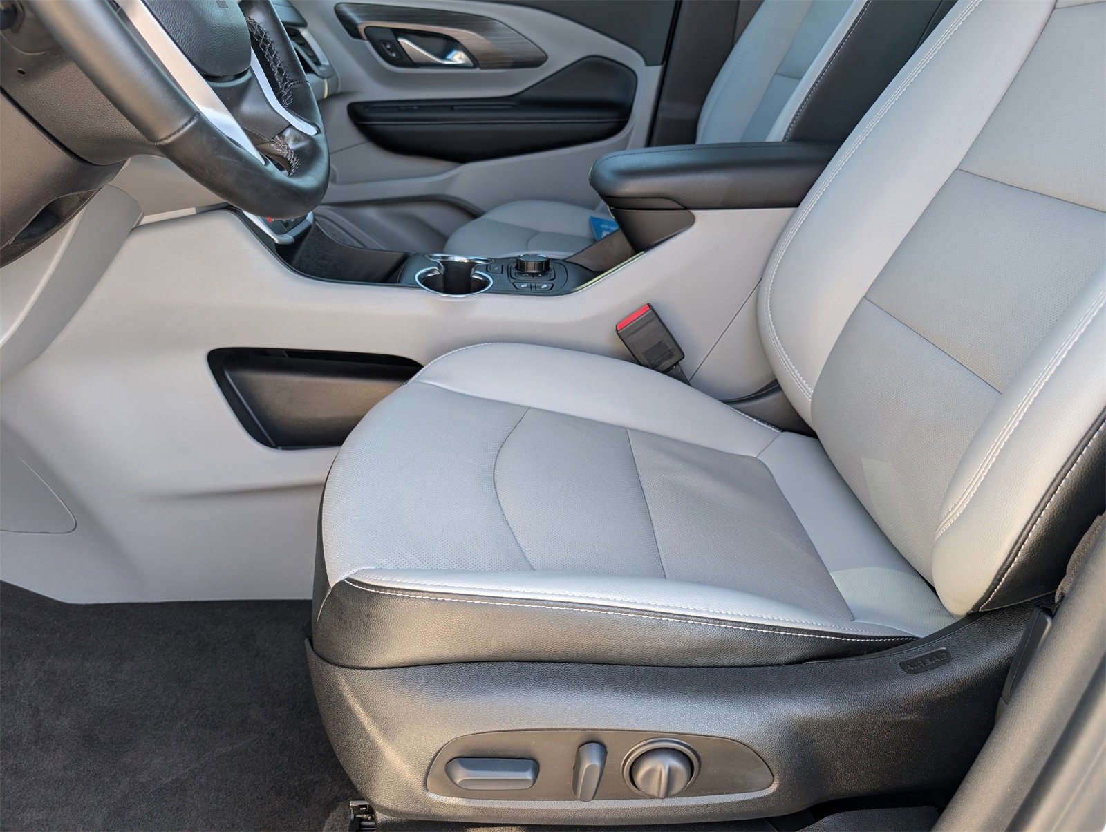 Used 2024 GMC Terrain SLT w/ Infotainment Package II image 15