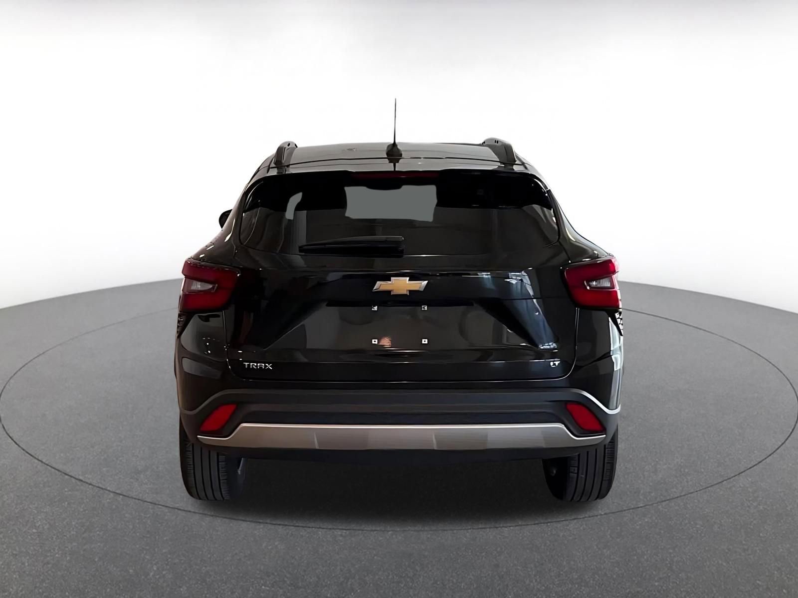 Used 2025 Chevrolet Trax LT w/ LT Convenience Package FWD image 12