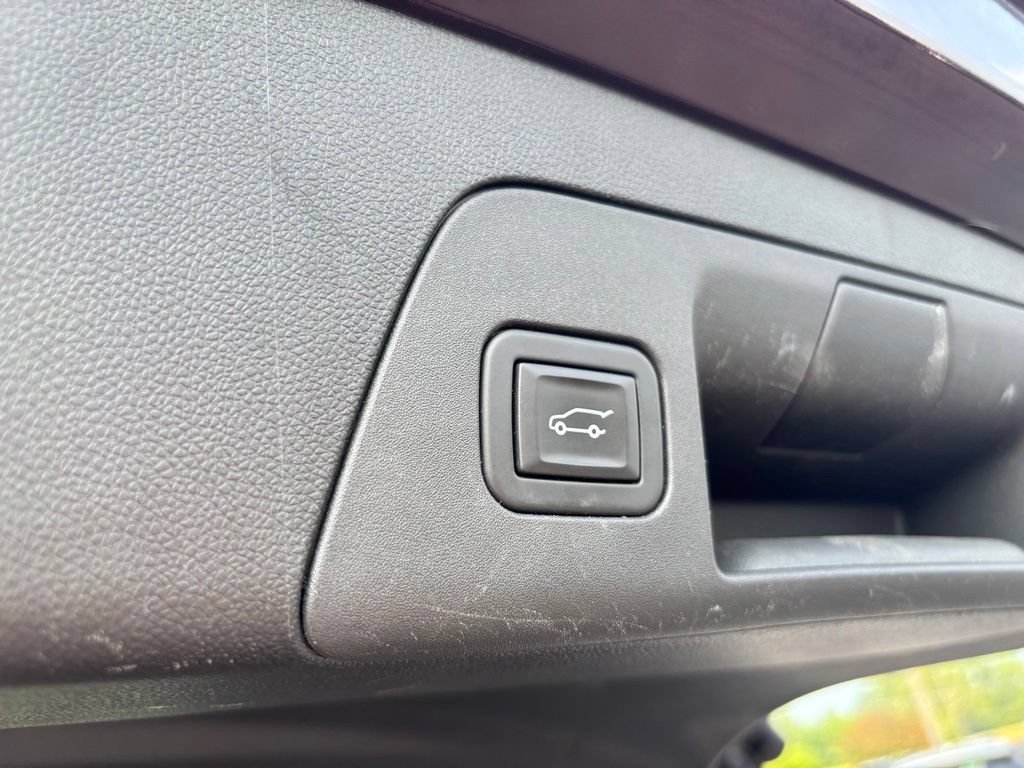Used 2023 Buick Envision Avenir AWD/4WD image 24