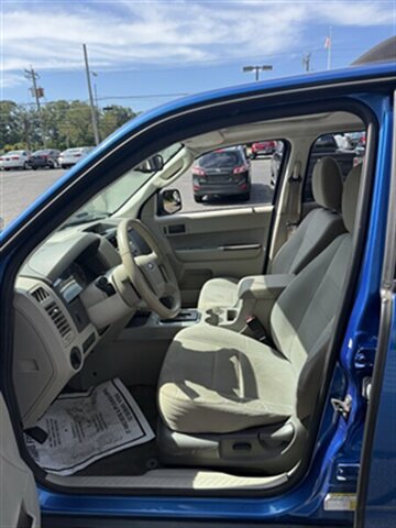 Used 2011 Ford Escape XLT w/ 202A Rapid Spec Order Code FWD image 9
