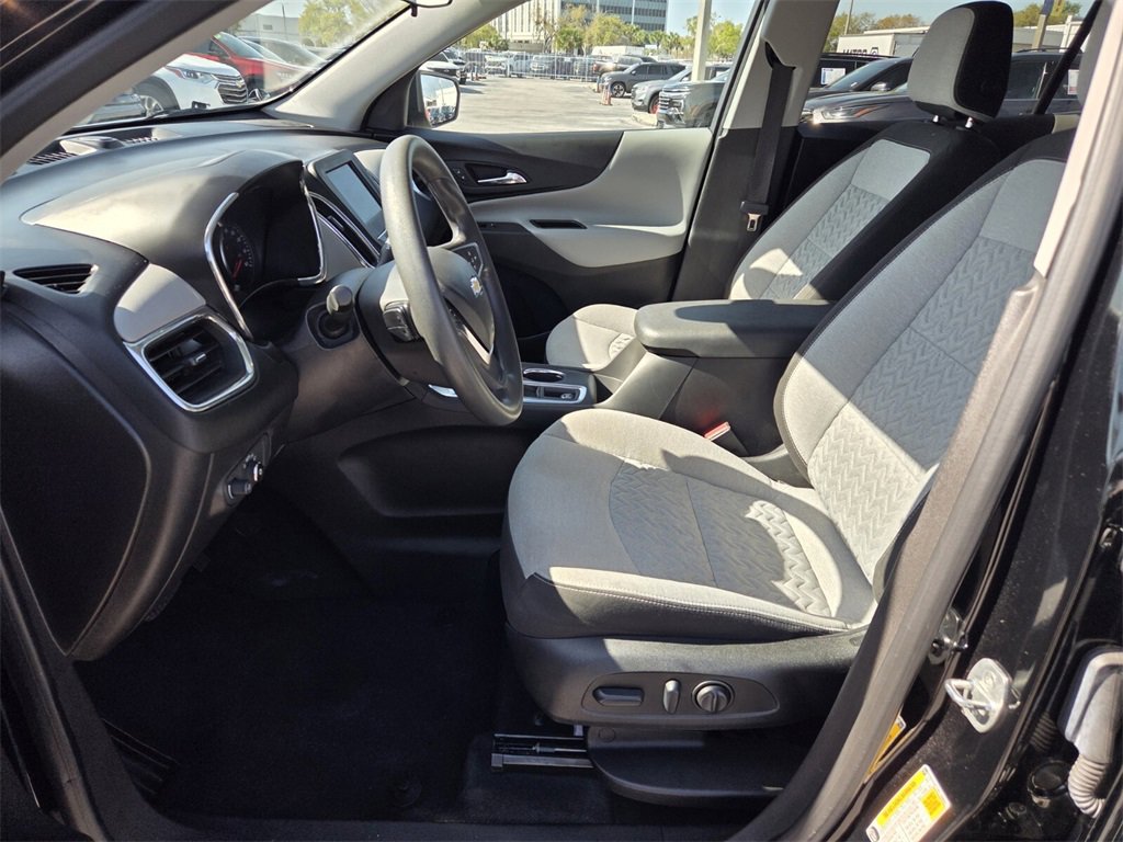 Used 2023 Chevrolet Equinox LS w/ LS Convenience Package image 4