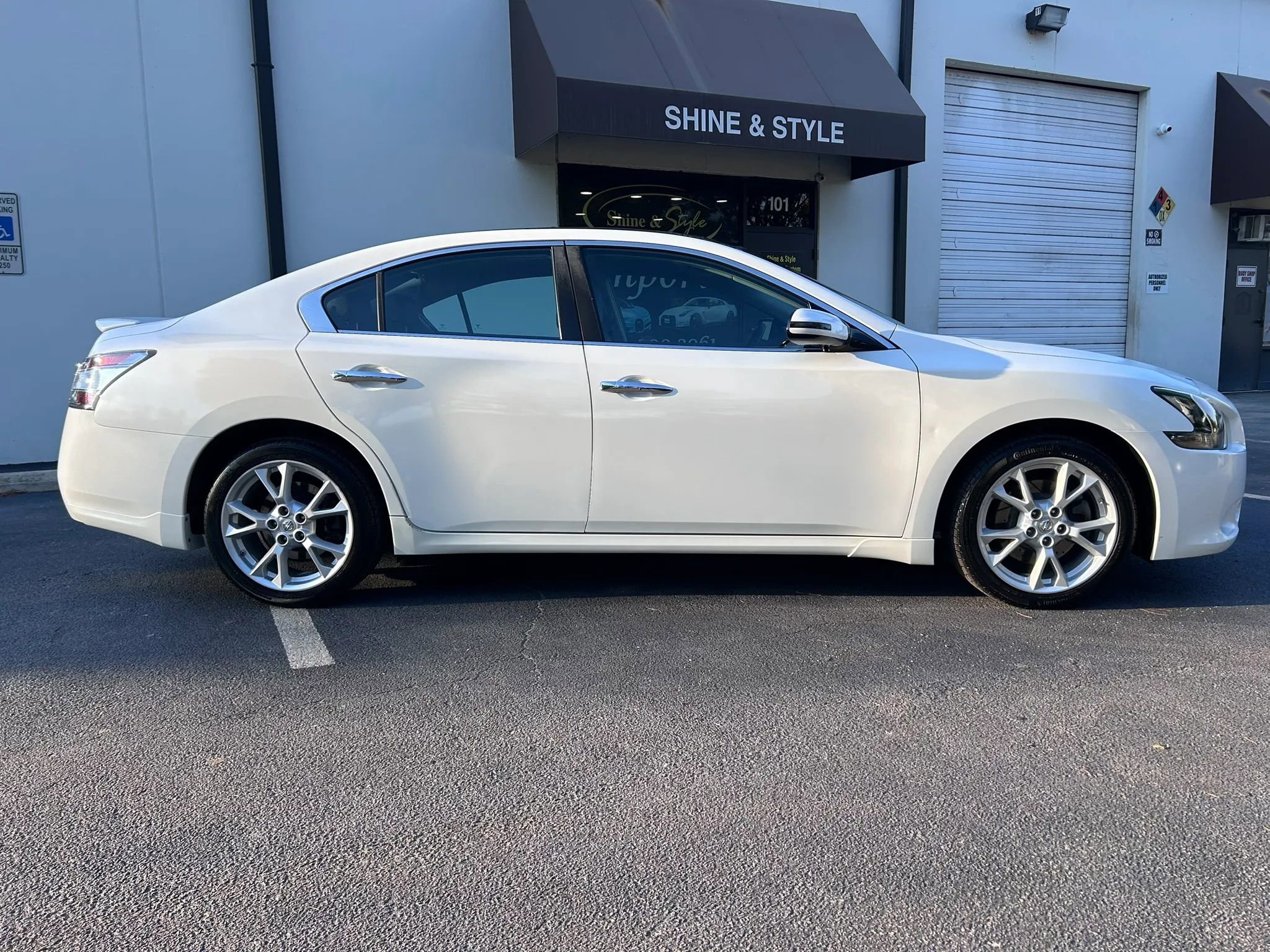 Used 2012 Nissan Maxima 3.5 SV w/ Premium Pkg FWD image 2