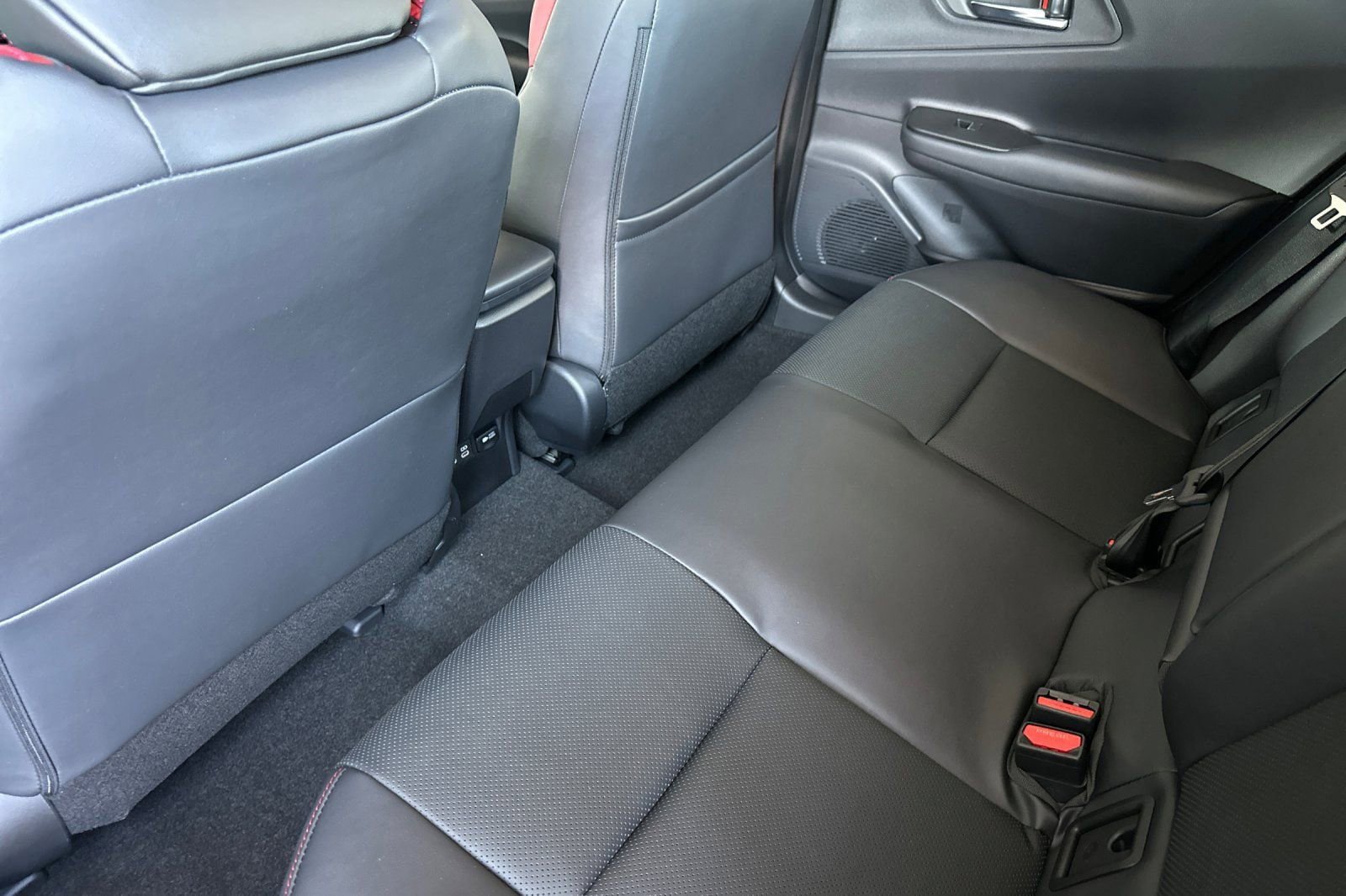 New 2026 Toyota Prius Plug-In Hybrid FWD image 13