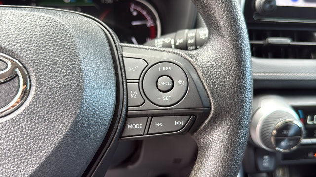Used 2025 Toyota RAV4 XLE w/ Convenience Package FWD image 21