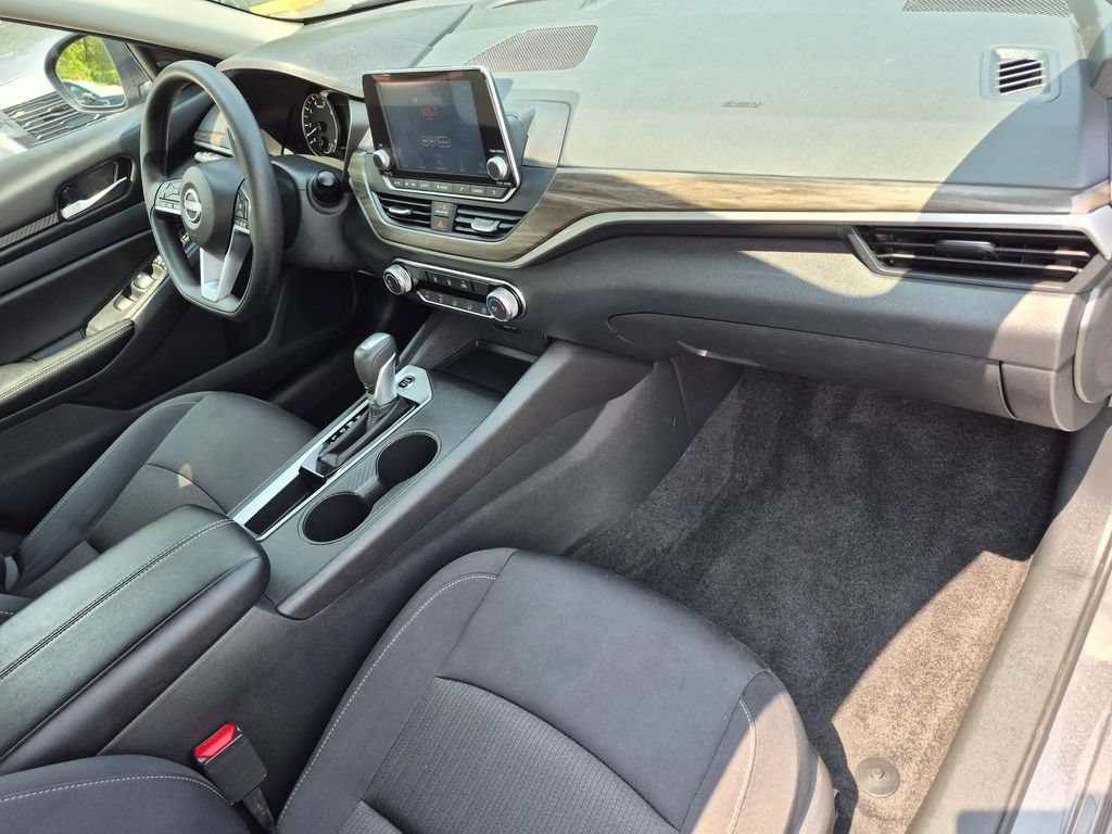 Used 2025 Nissan Altima 2.5 SV FWD image 34