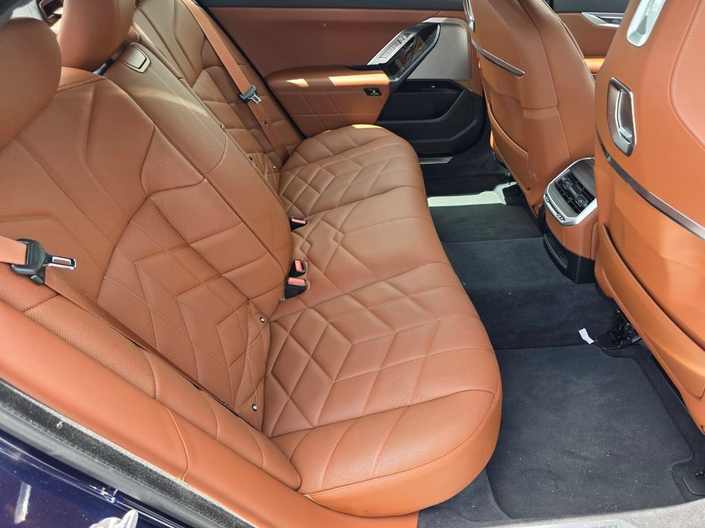 Certified 2023 BMW 760i xDrive AWD/4WD image 20