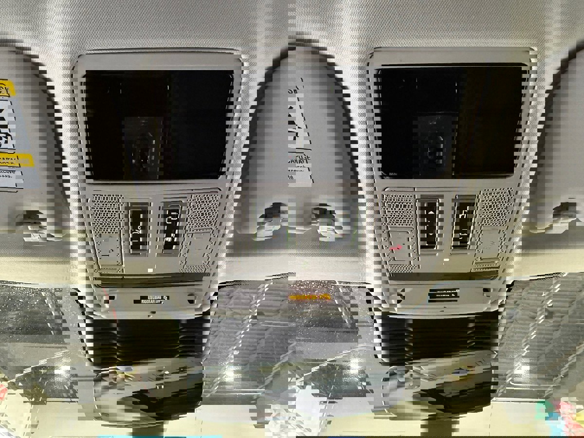 Used 2023 Land Rover Range Rover Evoque S image 23