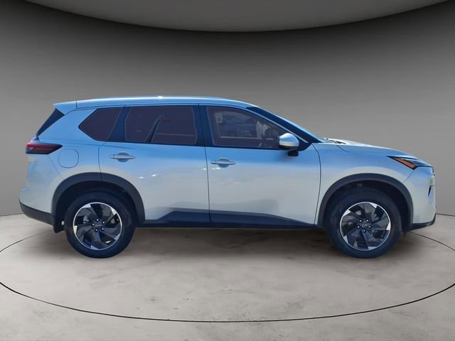 Used 2024 Nissan Rogue SV w/ SV Premium Package image 10