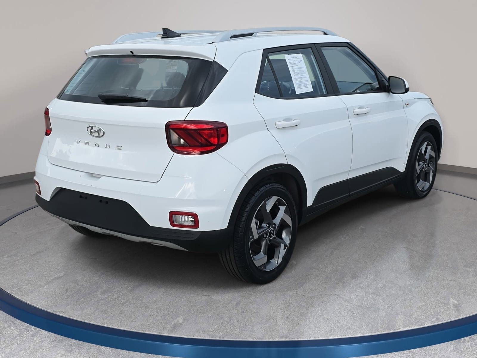 Used 2022 Hyundai Venue SEL w/ Cargo Package FWD image 5