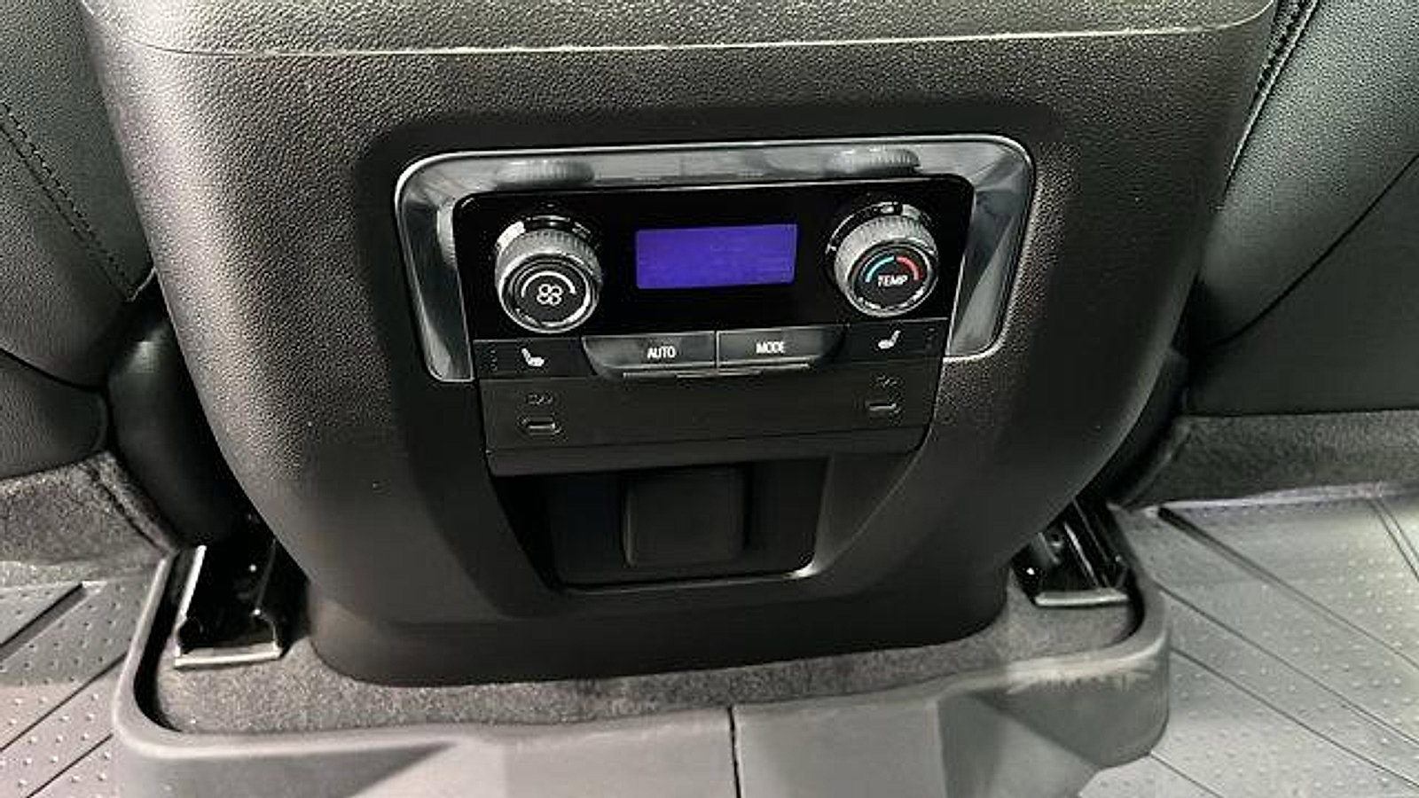 New 2025 Chevrolet Suburban Premier w/ Sun And Tow Package image 13