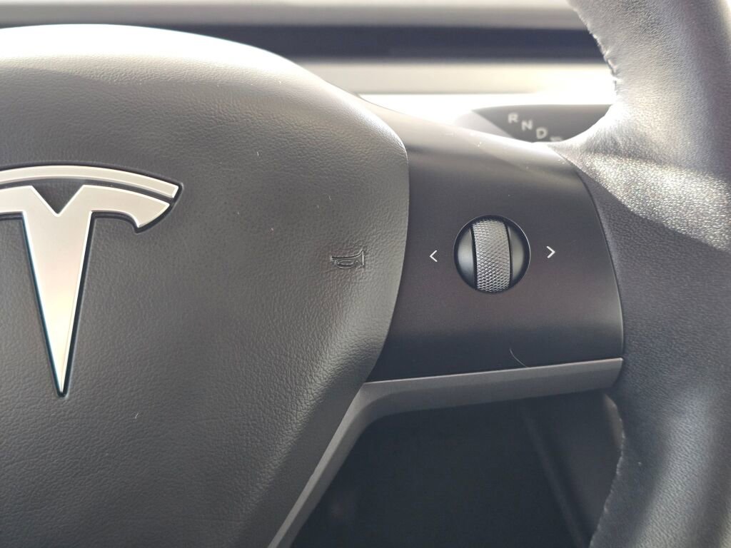 Used 2025 Tesla Model Y Long Range image 28