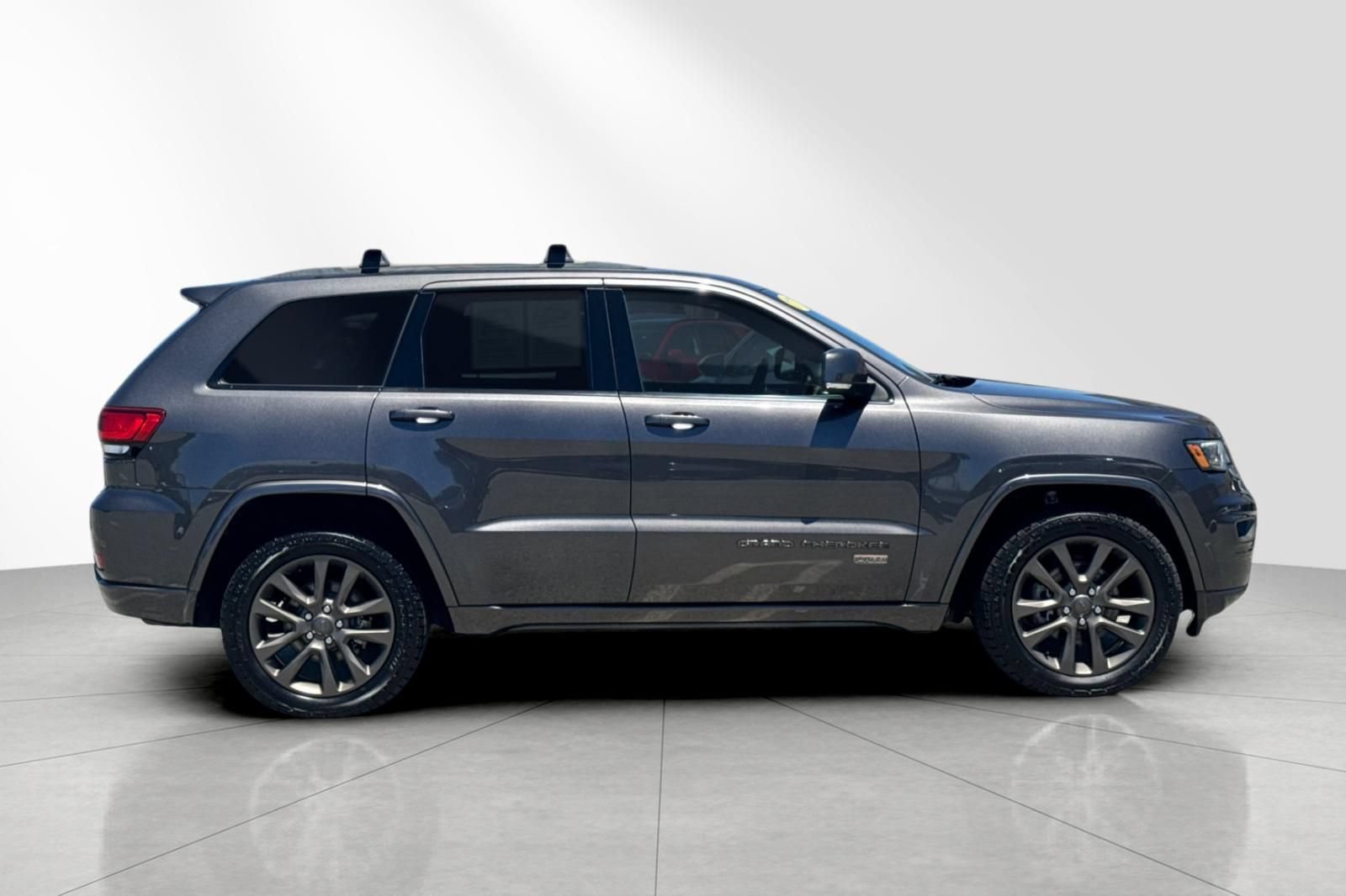 Used 2017 Jeep Grand Cherokee Limited 75th Anniversary AWD/4WD image 3