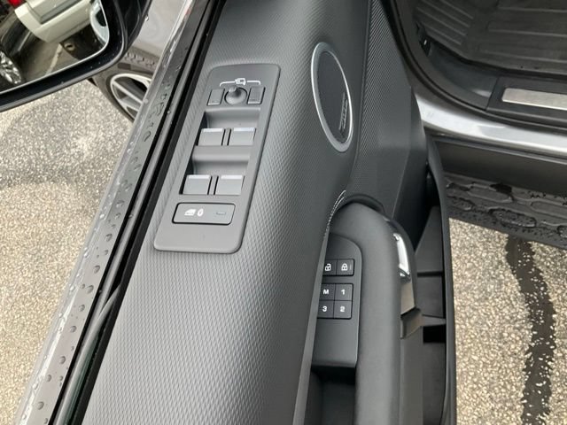 Used 2025 Land Rover Discovery Dynamic SE AWD/4WD image 8