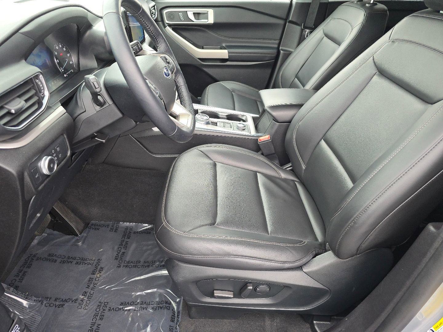 Used 2022 Ford Explorer XLT w/ Equipment Group 202A image 19