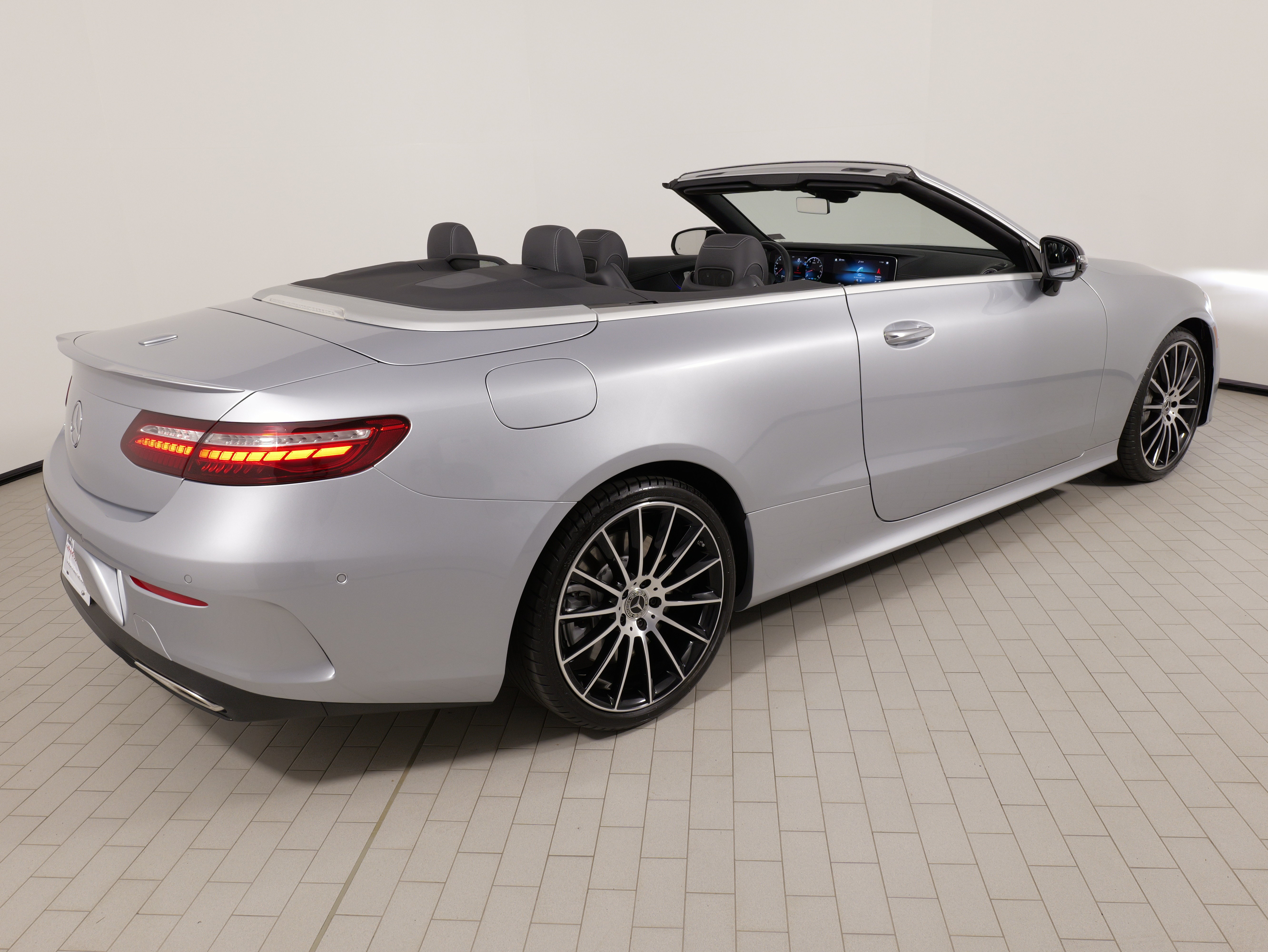 Used 2023 Mercedes-Benz E 450 Cabriolet image 13