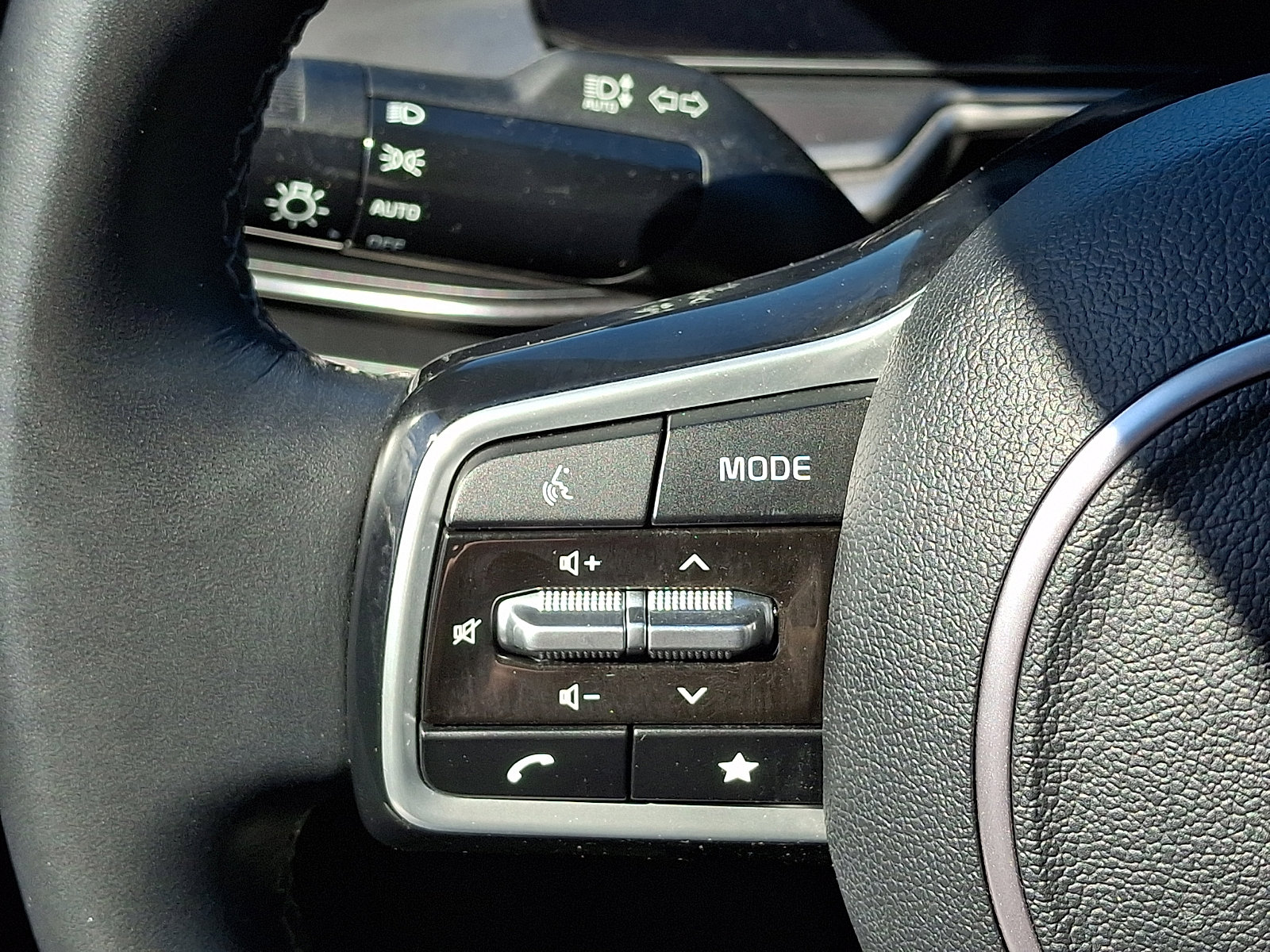 Used 2024 Kia Sorento S image 22