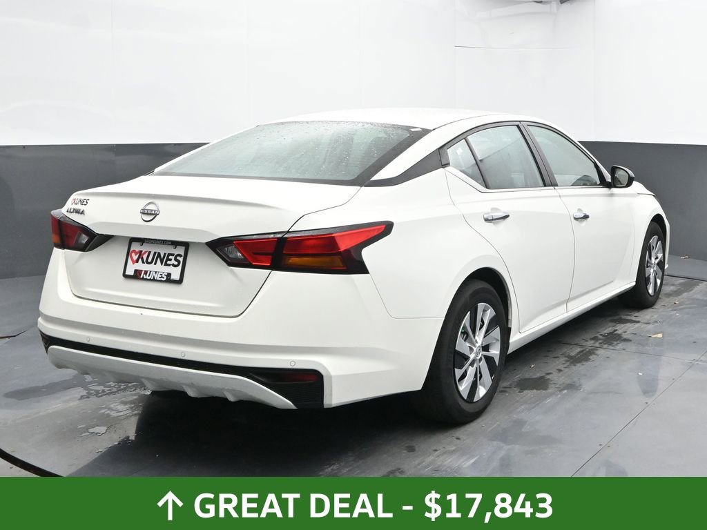 Used 2024 Nissan Altima 2.5 S FWD image 11